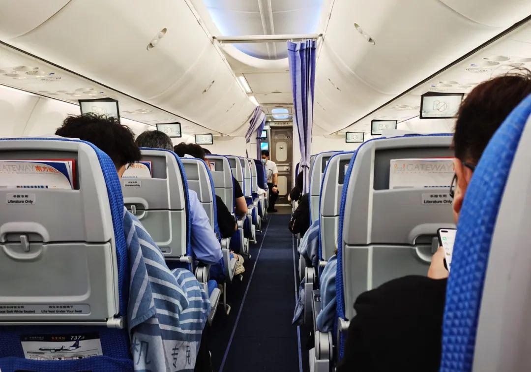 坐飞机，选座位最多要花票价一半的钱？航司巨头遭乘客吐槽：吃相难看！