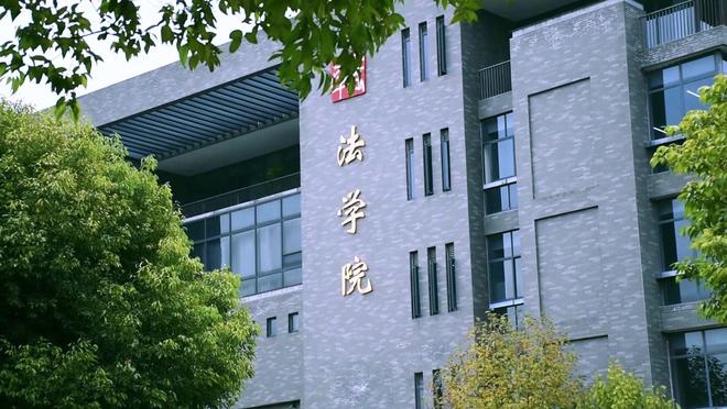 一律所发布“拒聘川大学生”通告后删除，川大回应 