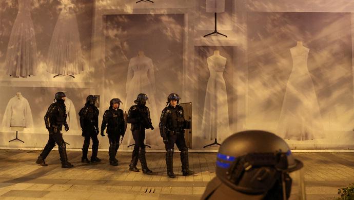 深度|警察射杀少年为何引爆法国18年来最严重骚乱？