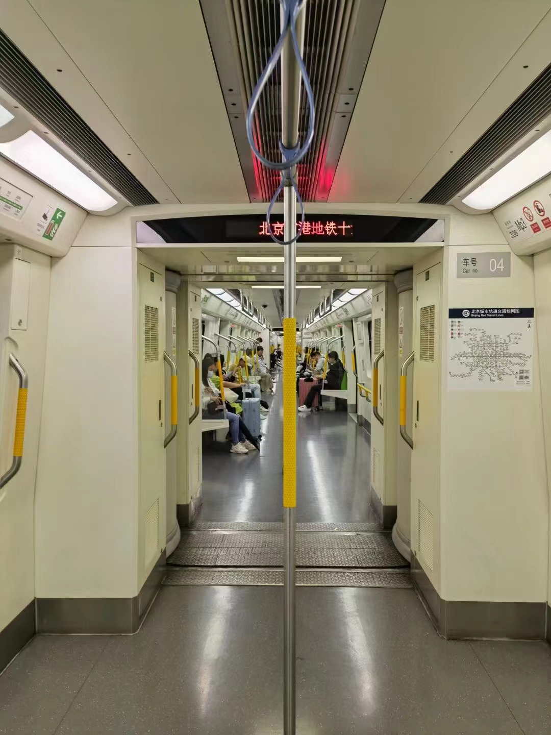 暴雨红警下的京津冀：雨已下了三天两夜，局地雨量达特大暴雨级