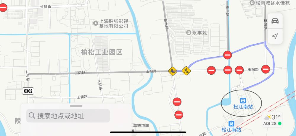上海一段路被几百辆土方车压毁:1小时走不完3里路