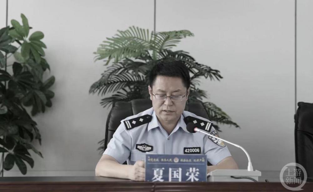 宁夏一民警被控包庇淫秽场所“固原名门会”涉黑头目，其领导和同事同日被查