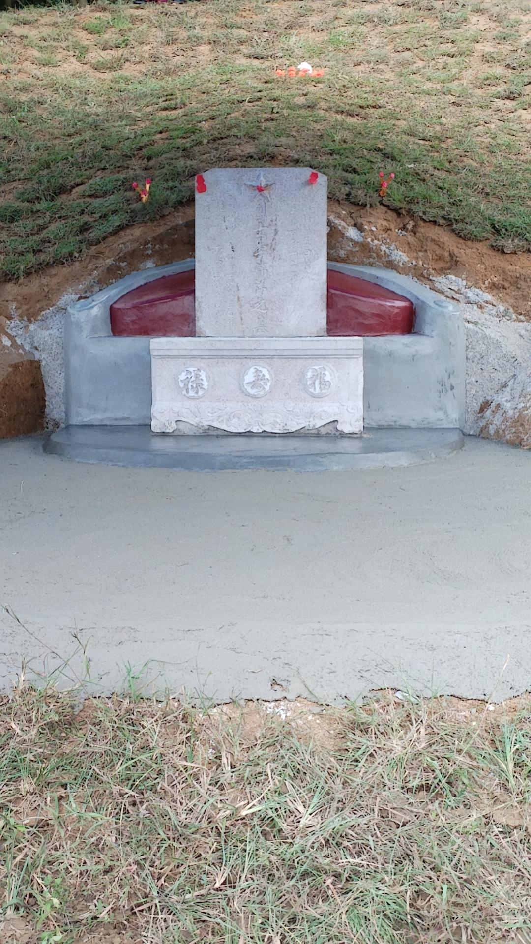 新建烈士墓碑疑因“挡风水”遭破坏续：墓碑已原地重建