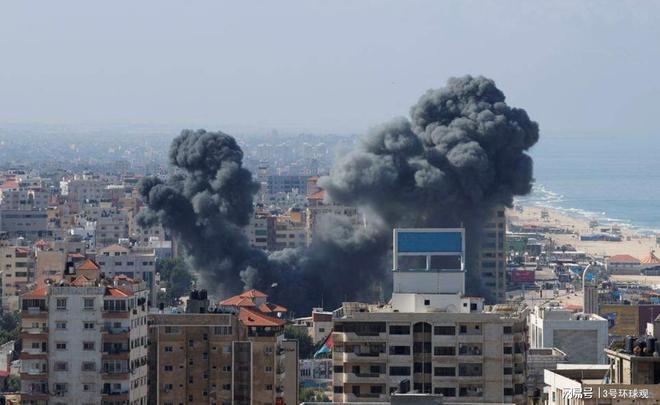 画面曝光！美媒：借鉴俄乌冲突经验，哈马斯使用无人机击毁以军坦克 