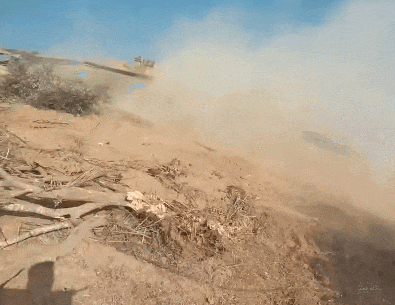 装甲兵开着中国战车被大铁锤活捉 装甲车打仗视频