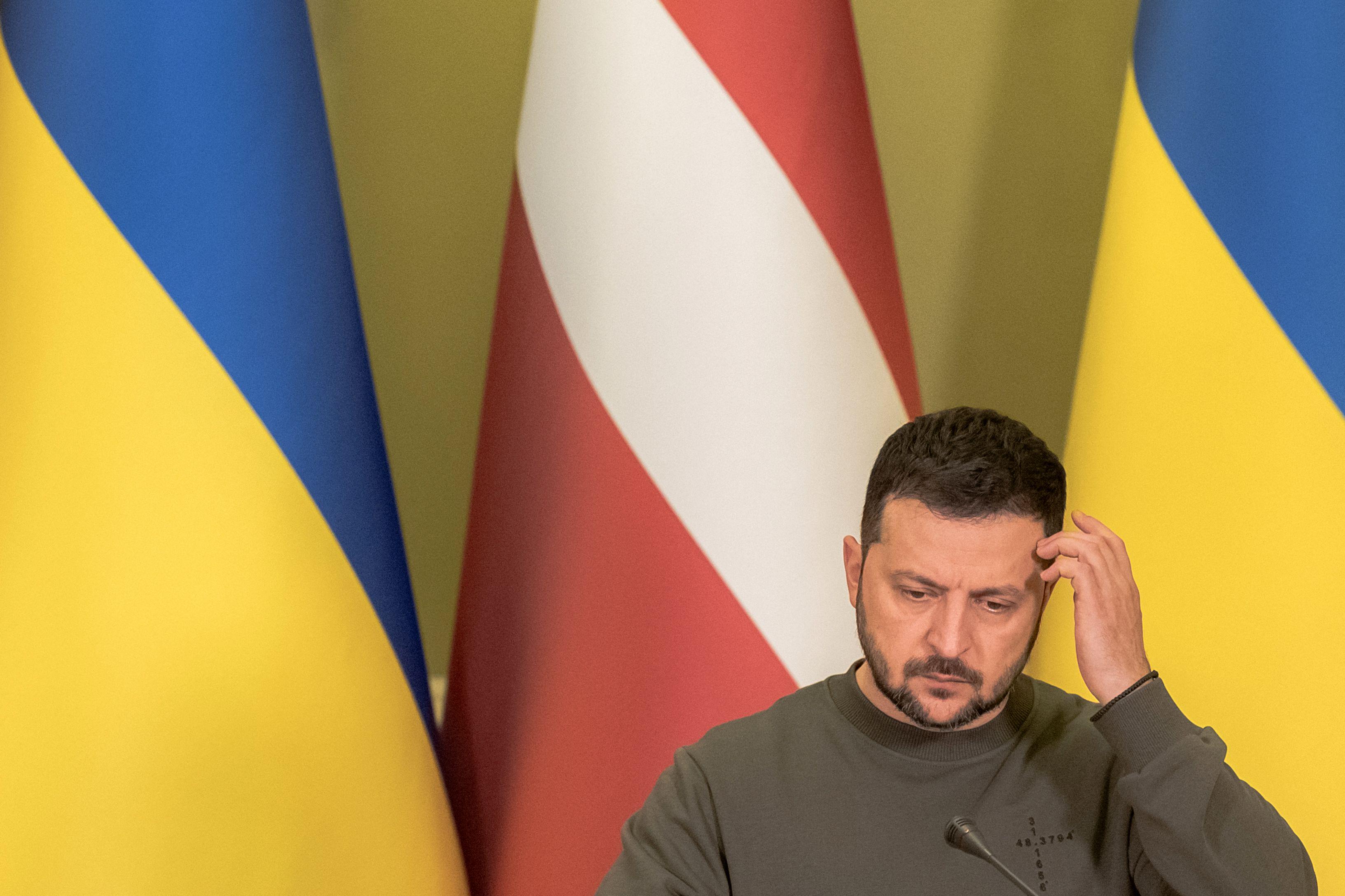西媒：乌克兰隐现争夺总统宝座内斗 乌克兰总统突然翻脸