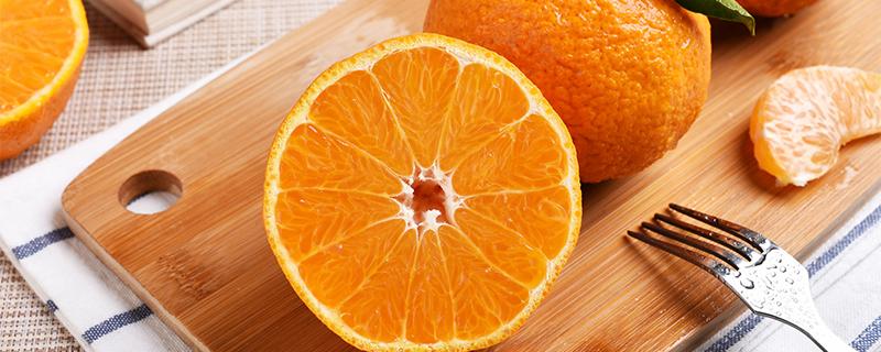 橙子吃多了尿液会发黄吗（尿液颜色对照表）