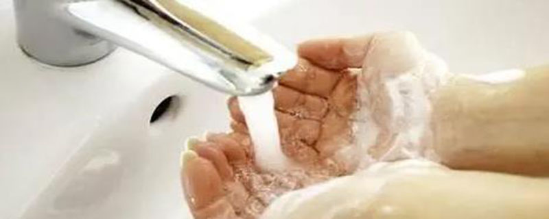 染色剂染到手上怎么洗掉?（染色剂染到手上怎么办）