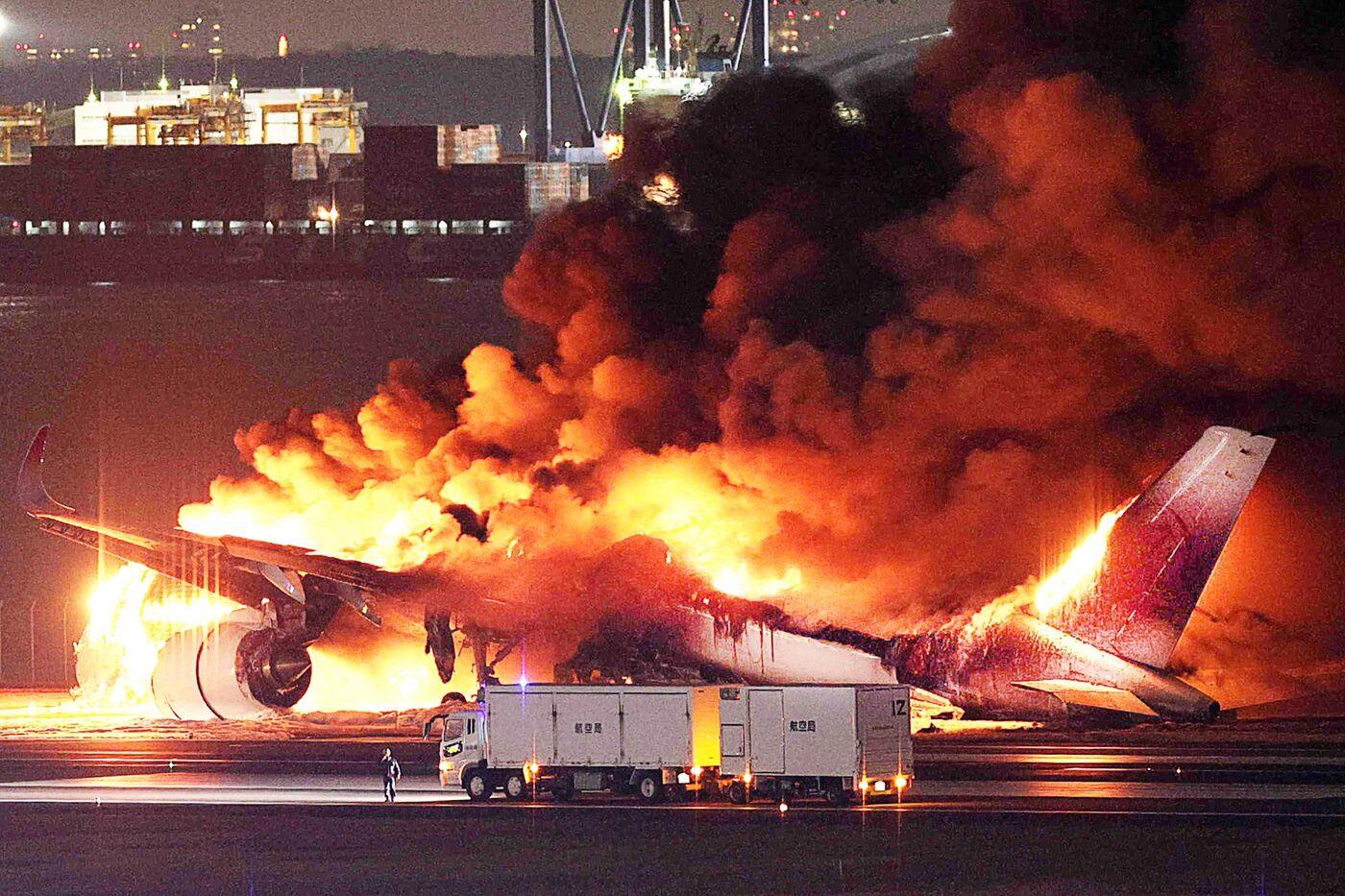 日本撞机事故机场通话记录公布（日本飞机相撞）