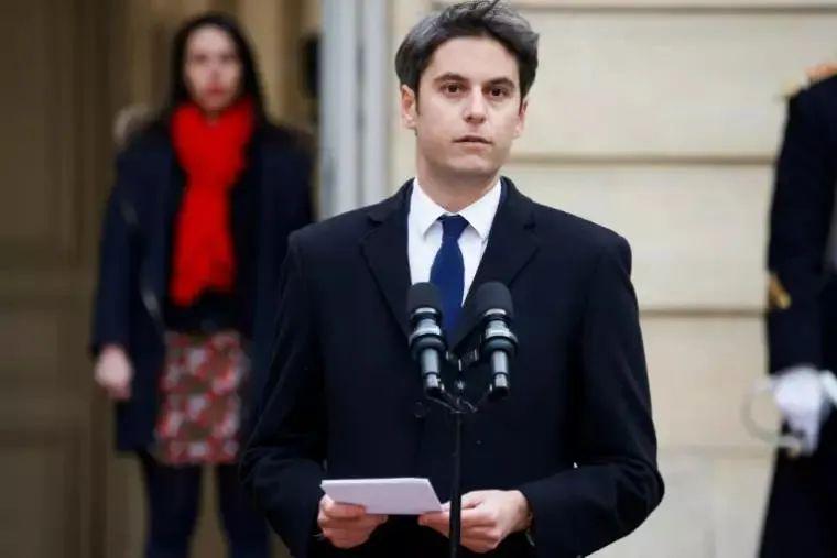 法国新总理，今年34岁 新当选法国总统