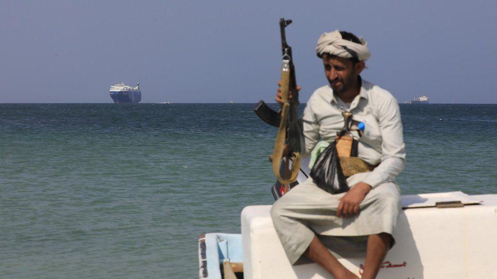 也门胡塞武装发表声明证实对美军舰进行袭击