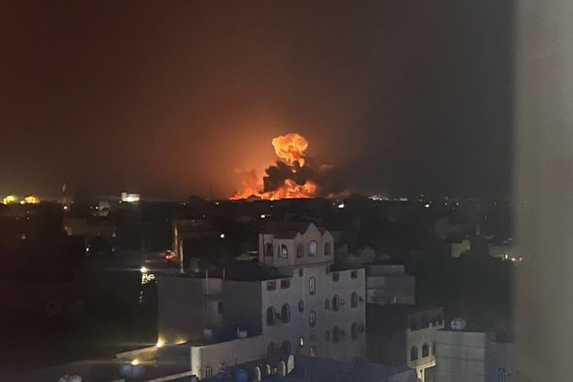 美英联合对也门胡塞武装发动多轮空袭 专家：发生大战不太可能