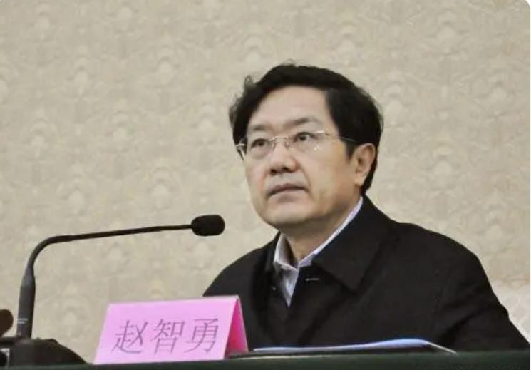 连降7级近10年后，69岁赵智勇被取消退休待遇