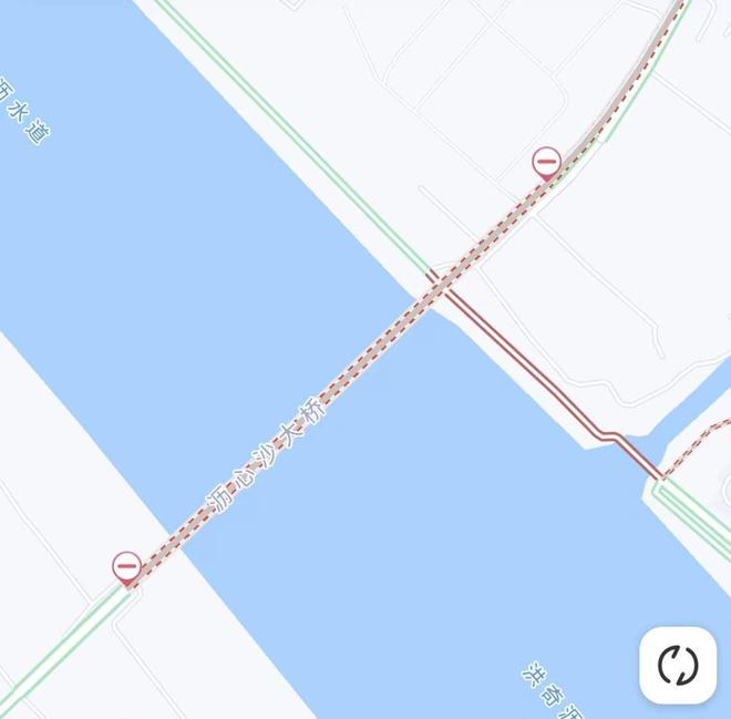 广州南沙沥心沙大桥被船只撞断 有车辆落水 伤亡不明