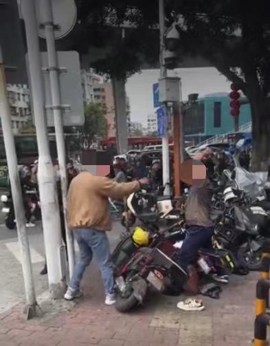广州警方辟谣“西村地铁口砍人”：两人因争车位用脚踏板互殴