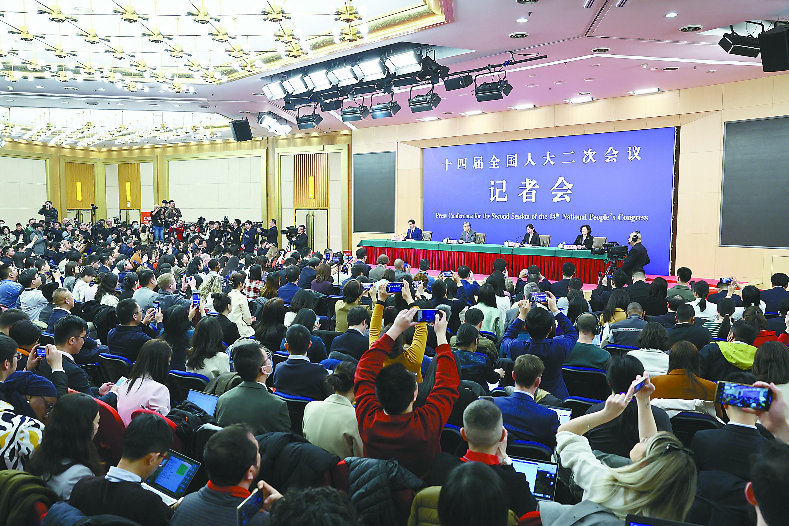 外交主题记者会彰显中国担当 中国外交例行记者会