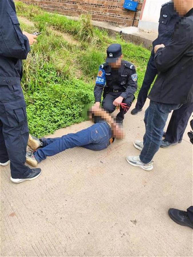 江西信丰交通事故致2死4伤的肇事司机已被抓获，村民：他弃车逃跑，被抓时距事发地有六七公里