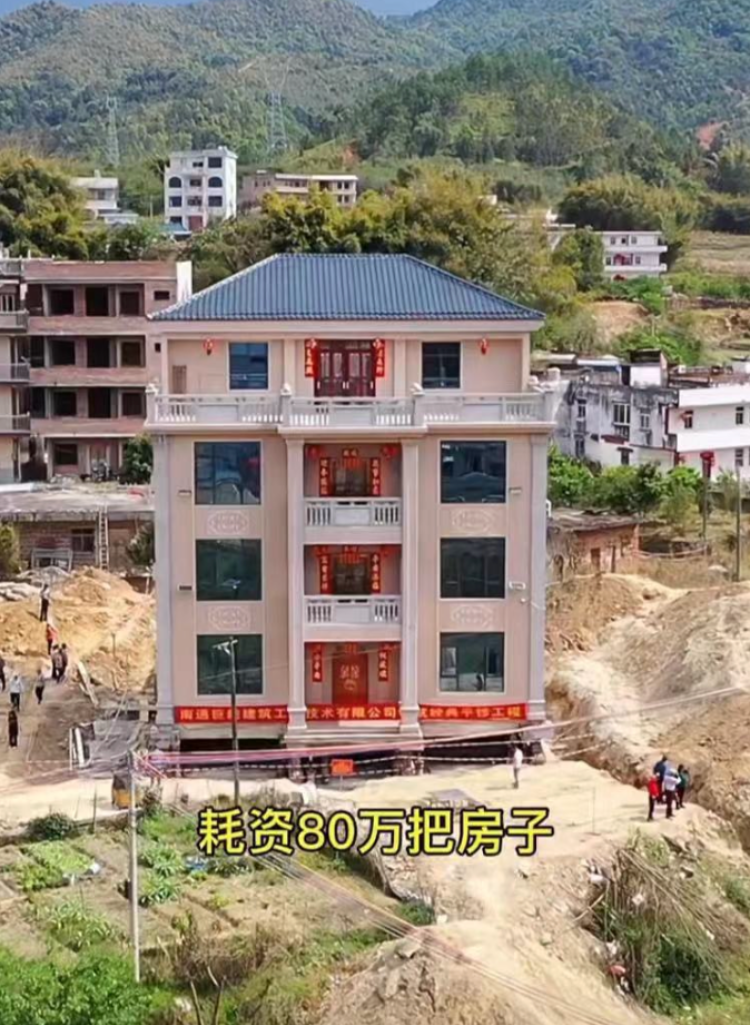 广东梅州一农户花巨资平移4层楼房 广东梅州农村视频