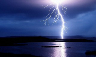 梦见雨下得很大有什么征兆 梦见下很大的雨是什么征兆