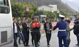 异地骨灰盒怎么带回家 异地骨灰盒怎么带回家需要什么手续