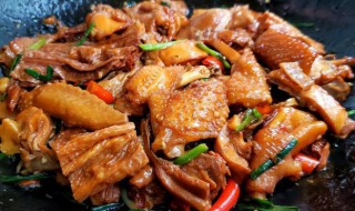 炖鸡肉块（炖鸡肉块放什么调料）