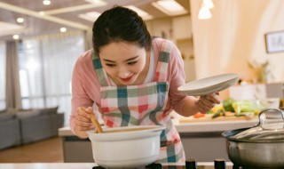 鸡汤浸生蚝的做法 鸡汤浸生蚝的做法视频