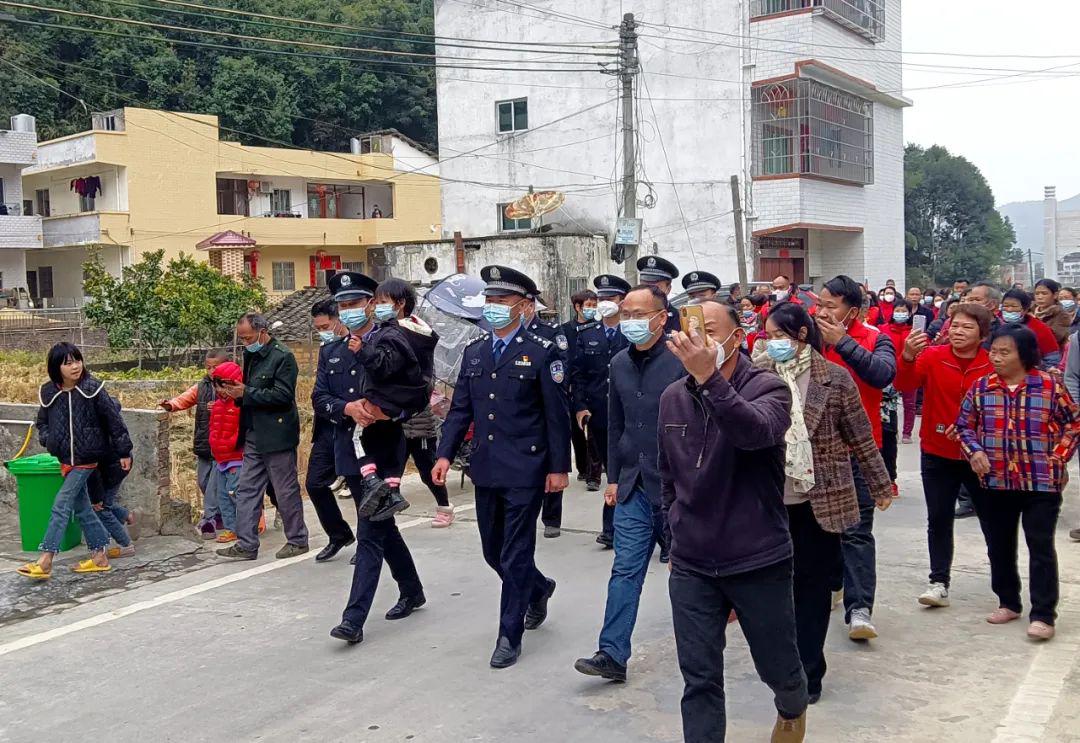 梅州4岁女童被拐3天后获救，家属：嫌疑人是路对面邻居，有前科